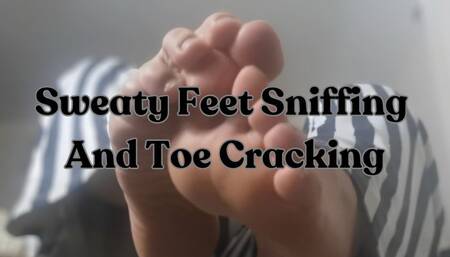 4K - Sweaty Feet Sniffing And Toe Cracking