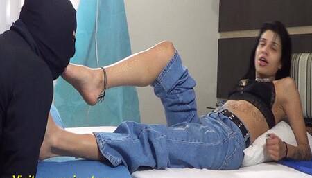 ANNY HOUSE IS FUCKING MOUTH OF HER MALE SLAVE WITH HER DELICIOUS FEET