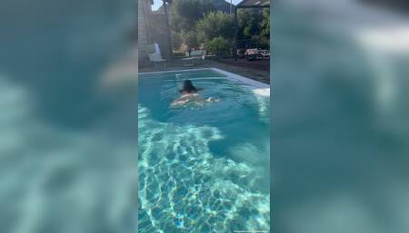 Skinny dipping right in front of the cameras ????????