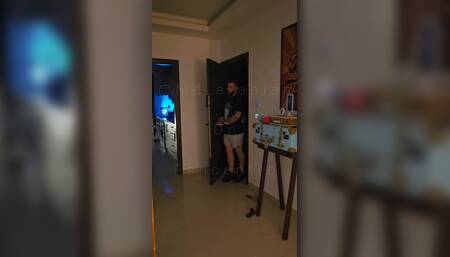 اجيت البيت ولقيتها تحضر افلامي ????