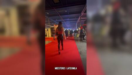 Latex in public op de Kamasutrabeurs!