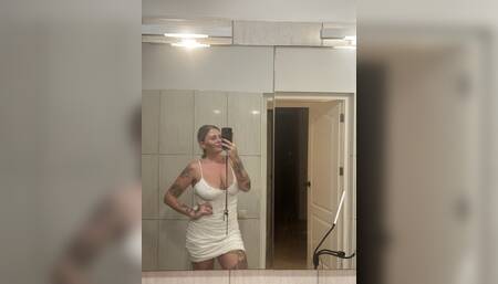 Mijn kutje word zo lekker gelikt terwijl ik aan het roken ben