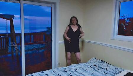 Je vous devoile mon beau corps avec la chatte trimmer sur un beau paysage.