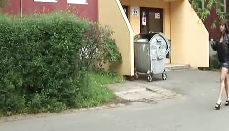 Pretty brunette German hoe rides fat packer