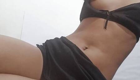 Eva Strawberry masturbates in bed with her toy