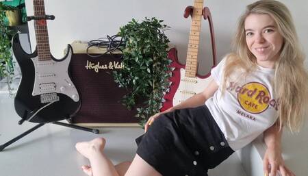 Rockstar wants to cum