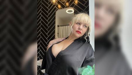 Blonde Pawg milf gets a finger in her butt