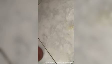 Masturbating and cumming on myself????