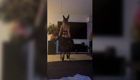 Wil jij een heerlijke spannende striptease video zien.