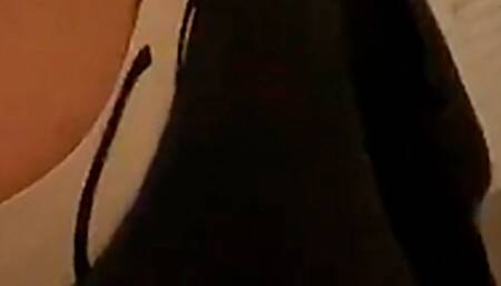 Acariciando mi gran polla