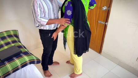 Pizza Delivery Guy Fucked By Female Hot Customer!