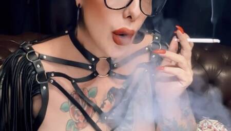 Custom - Misty Menthol 120 - Smoking in Harnesses and Leather