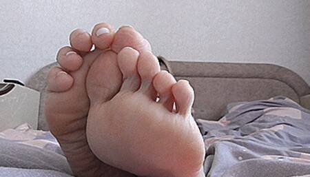 Wrinkled feet big feet! MP4