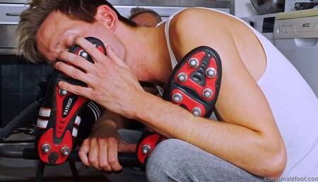 Hot barefoot fotball player Keriv part 2