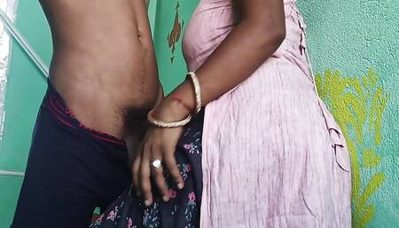 Mistress's stepdaughter mujhe chhat pe bula ke chudwaya devar bhabhi chudai