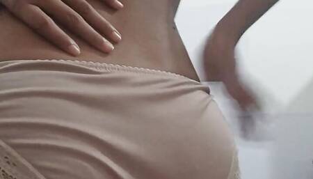 hairy pussy squirting in a glass