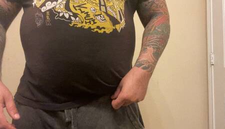 Tattooed guy quick cum!