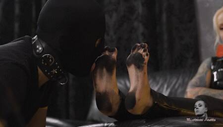 Barefoot stepped in dirt HD MP4