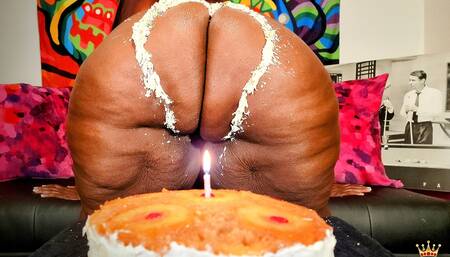 Mochaswallows Demonstrates How to Make Pound Cake