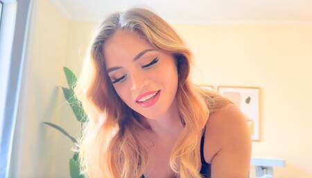 Unfaithful Girlfriend Wants to Fuck While Boyfriends On the Phone!