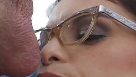 Cockriding wife cheating on her husband right in front of him