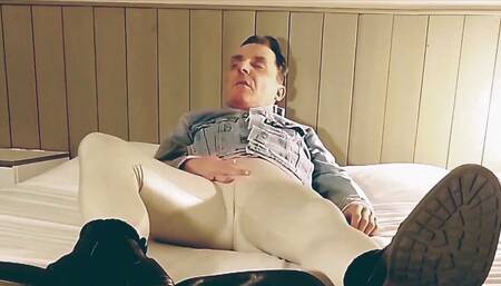 Show of the wide open slutty ass of a horny gay