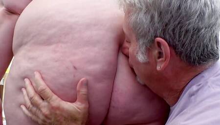 Fleshy BBW Lacie Smith Lets The Masseur Toy Her Pussy