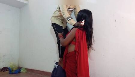 Indian desi bhabhi Desi Saara seduces electrician while he was repairing. Ass ride and pussy fuck with Hindi
