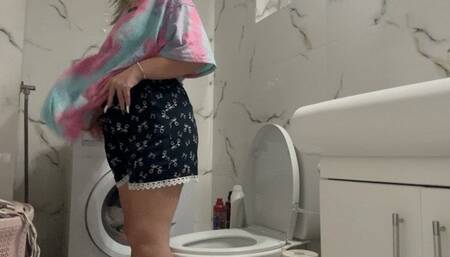 Toilet with HUGE FARTS in the morning