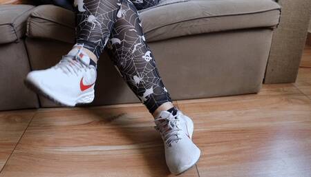 Dolce Amaran JOI using halloween leggings - TOE NAILS - BIG FEET - CURVE WOMAN - BAREFOOT - TOES WIGGLING - NATURAL NAILS - JOI - CUM COUNTDOWN