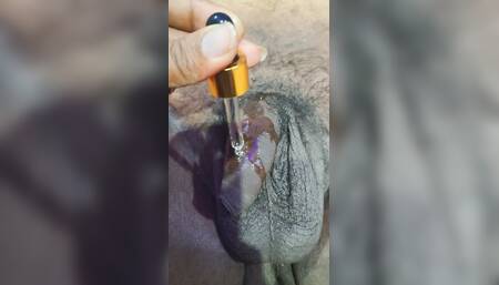 Sexy desi bhabhi handjob to her boyfriend with massage oil