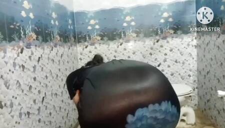 Seeing Didi taking bath, father-in-law's cock stood up Full Hot Bathing Stepsister