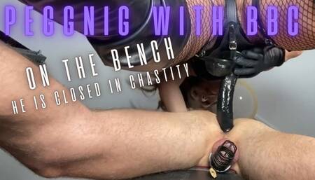 I fucked my slave on the bench - rough pegging