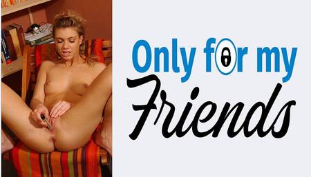 Porn Casting of 18-year-old Slut with Golden Hair Creates Pleasure with Fingers and Sex Toy