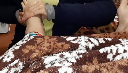 My stepsister massages my legs, and I secretly masturbate under the blanket from her - Lesbian-illusion