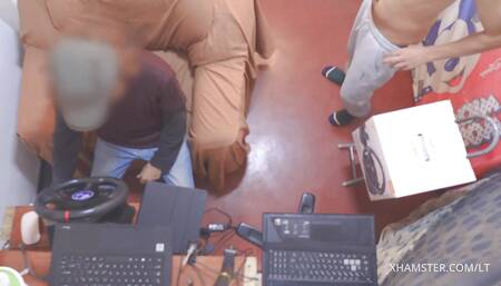 Hot Neighbour helps me to fix my joystick