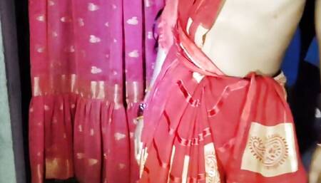 Hot Indian Desi bhabhi romance in saree