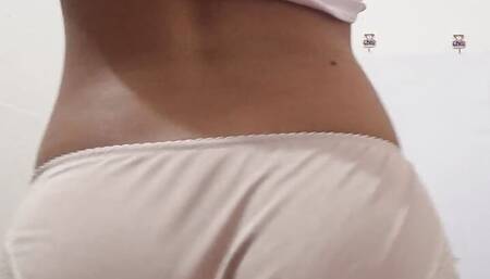 The youth of my pussy, both my breasts have become tight, I am in a great mood today, but it seems that we have no benefit, mayb