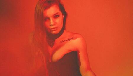 You are an obedient pet of your Goddess Renata Fox