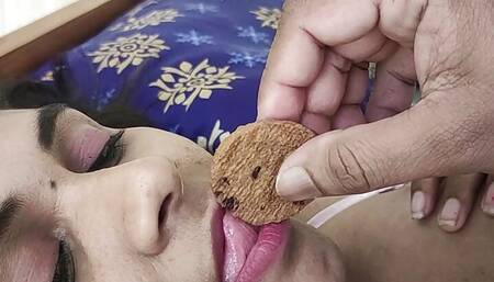 Biscuit eat from navel hole bra and dhoti hot navel lick romance of Vaishnavy and Sharun Raj, Mallu  couple hot navel lick love