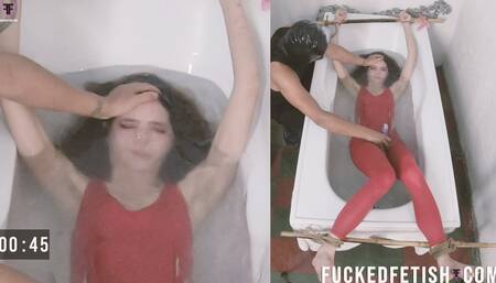 Sattira breath bathtub submissive shibari 4 limbs tied session 1m Apnea