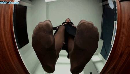 TOWERING Natasha Amazon CRUSH! Pantyhose stomping and squash! - MOv