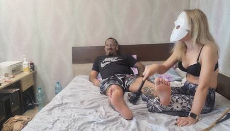 i whip and cane lizard feet