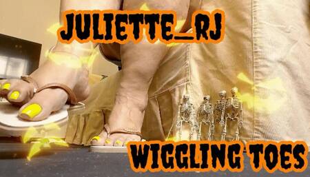 Juliette_rj Halloween Toe Wiggling - FOR MOBILE DEVICES USERS - FOOT FETISH - TOE WIGGLING - FLIP FLOPS