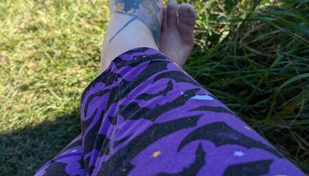 ???? Leggings and Bare Feet: A Halloween Treat ????