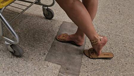 Milah Exquisite Foot Arches in the Supermarket on Flat sandals