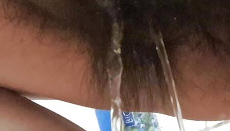 peeing and washing my vagina, the water dripping on my clitoris makes me very hot