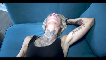 Vicky Wants to Swallow Sperm-horny Blonde MILF Today I Was Visiting a Sexy Tattoo MILF