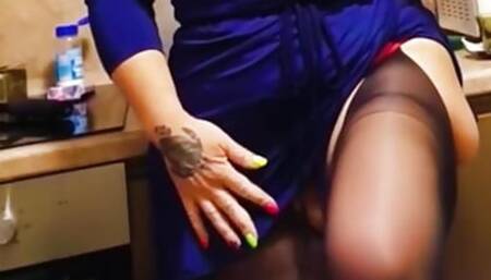 Stepmom Teaches Her Stepdaughter To Fuck Lesbian Sex