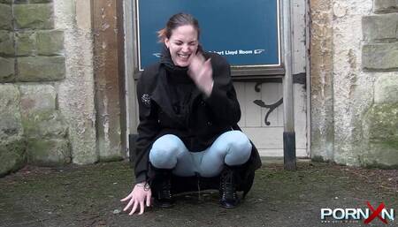 Amateur honey peeing in public